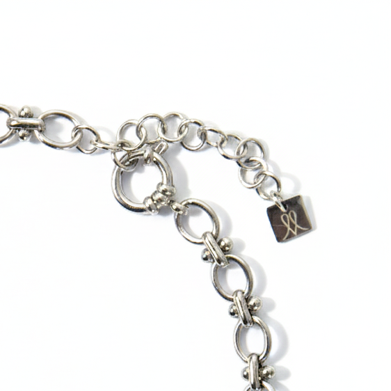 COLLIER AUX NOEUDS BLANCS